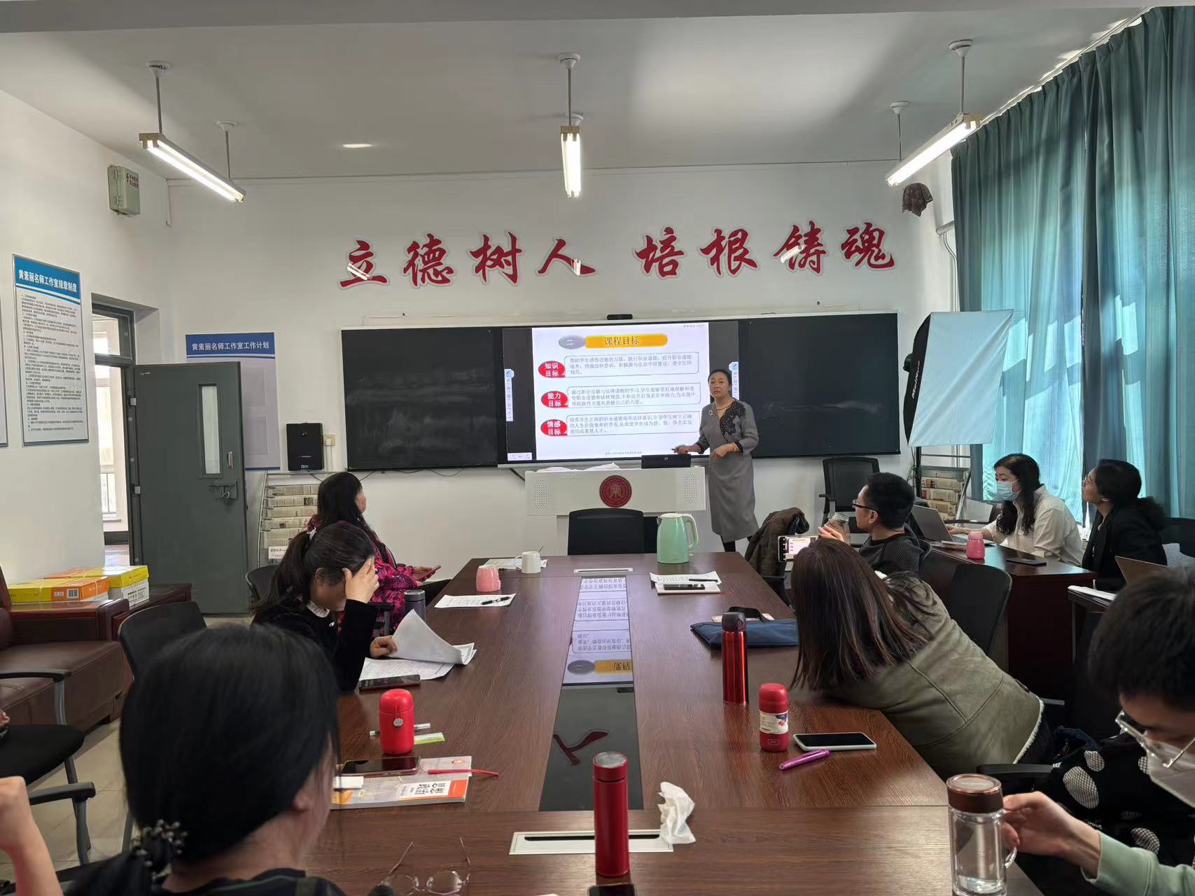 萨茹丽.jpg